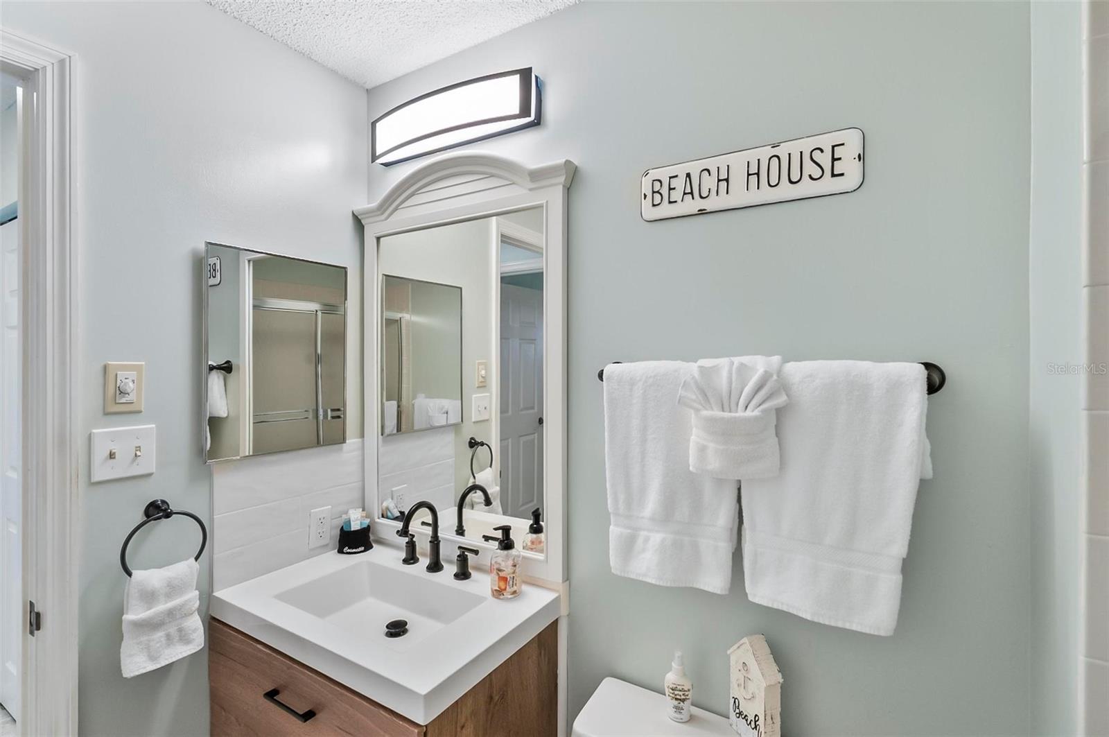 Image 41 of 51 For 104 Surfview Drive 1201