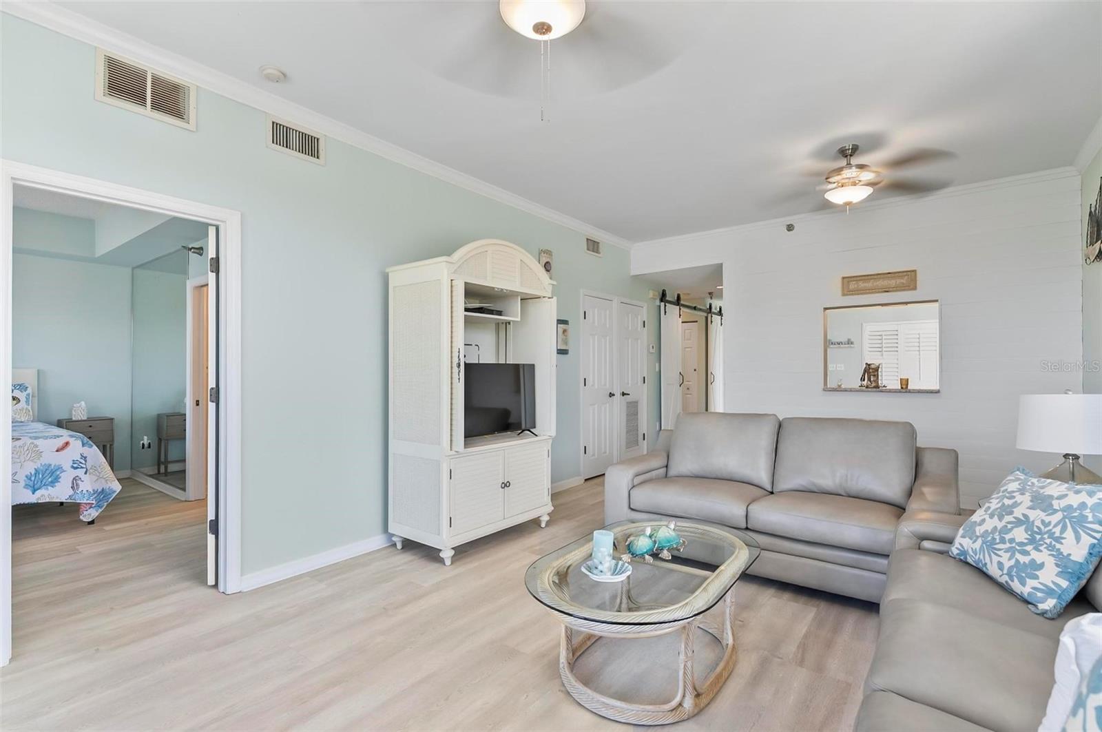 Image 7 of 51 For 104 Surfview Drive 1201
