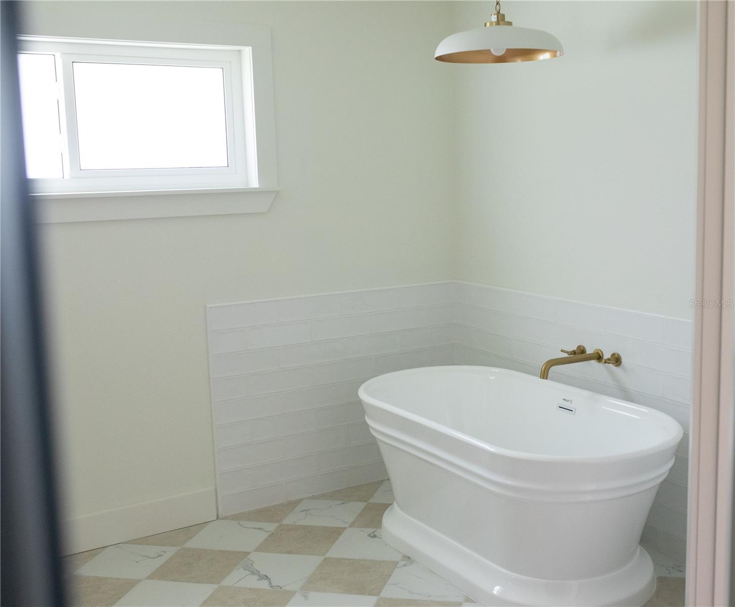 Image 17 of 25 For 8 Emily Place