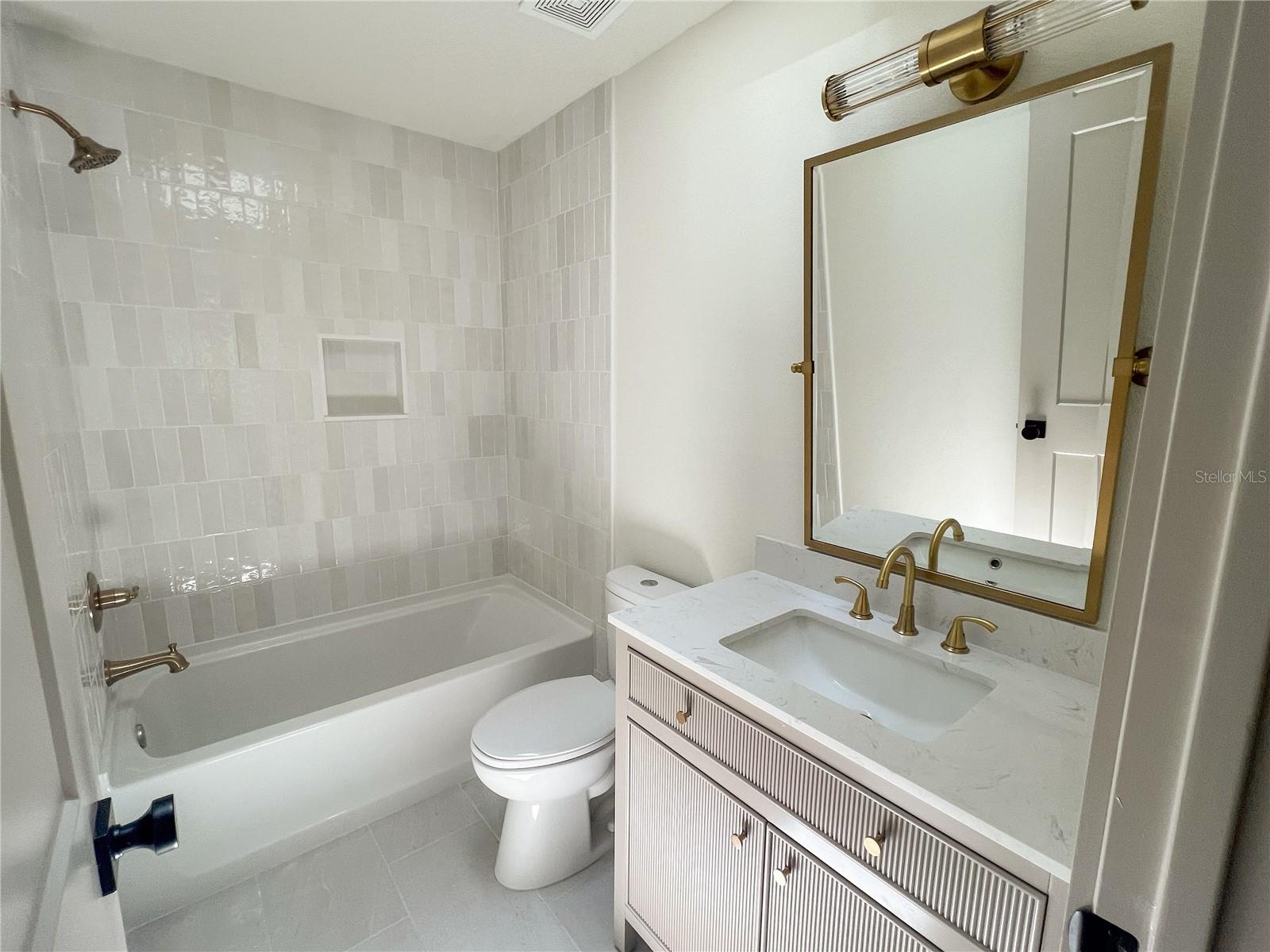 Image 19 of 25 For 8 Emily Place