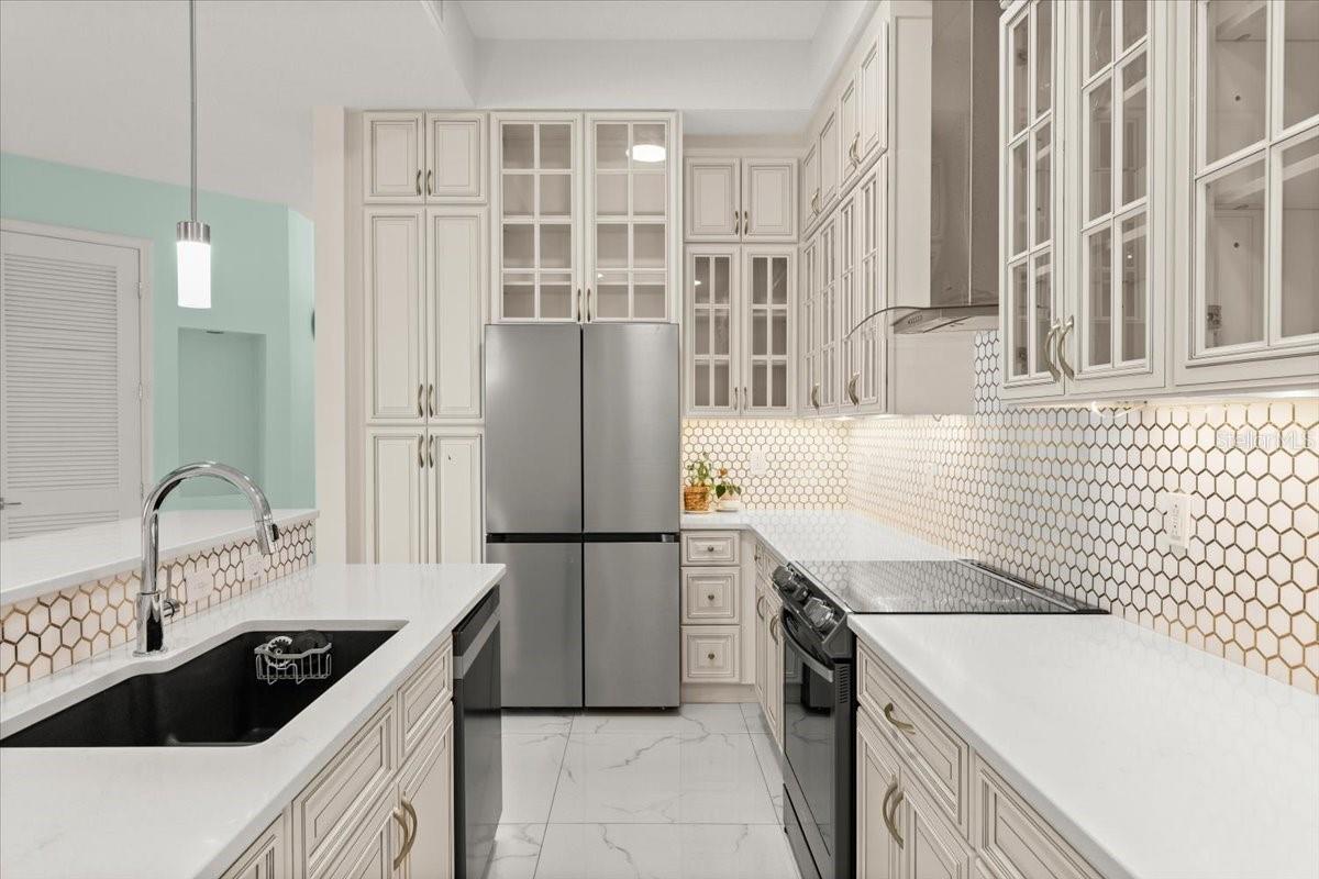 Image 10 of 92 For 200 Ocean Crest Drive 1111