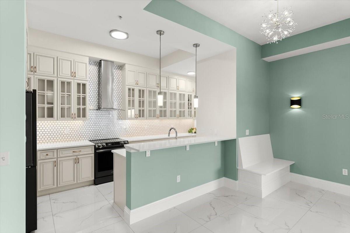 Image 13 of 92 For 200 Ocean Crest Drive 1111