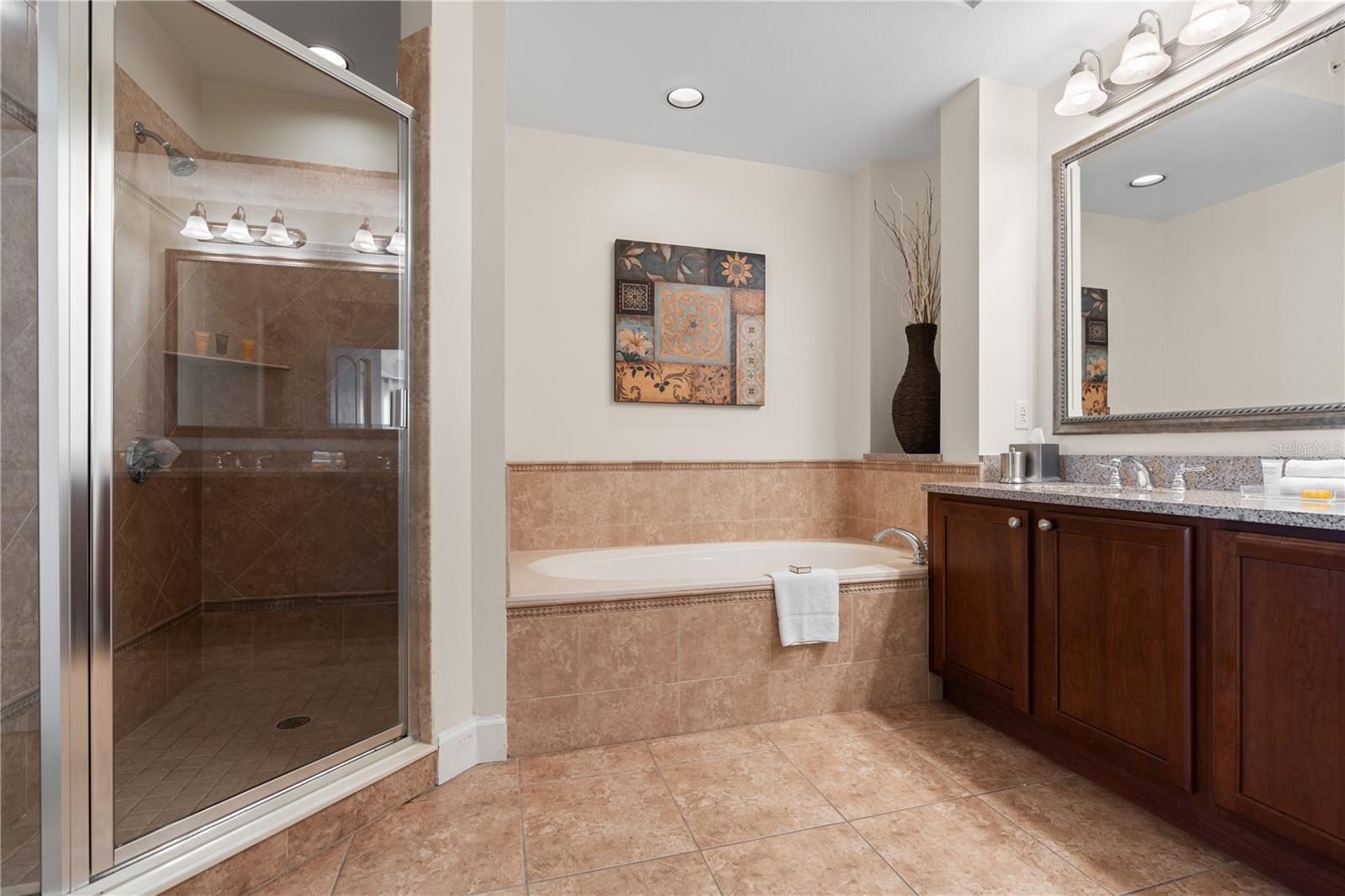 Image 32 of 51 For 102 Yacht Harbor Drive 475