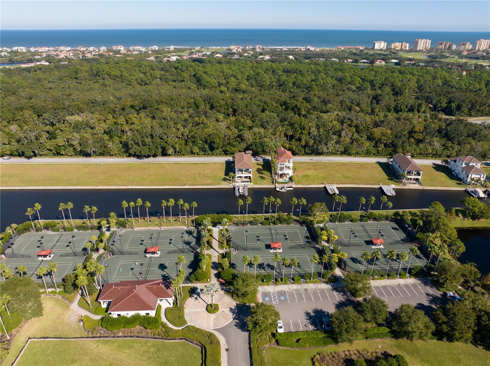 Image 43 of 51 For 102 Yacht Harbor Drive 475