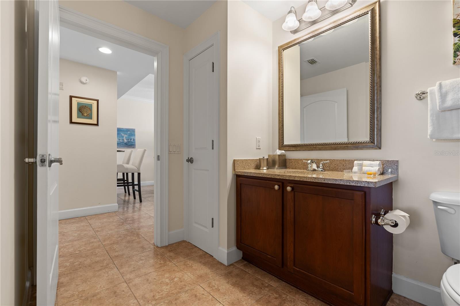 Image 8 of 51 For 102 Yacht Harbor Drive 475