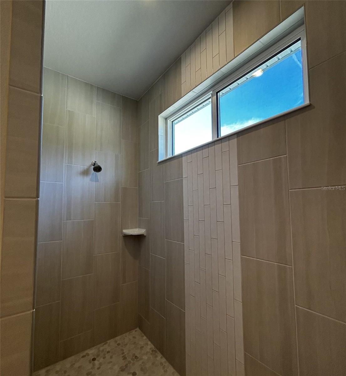 Image 12 of 17 For 245 Hawthorn Avenue