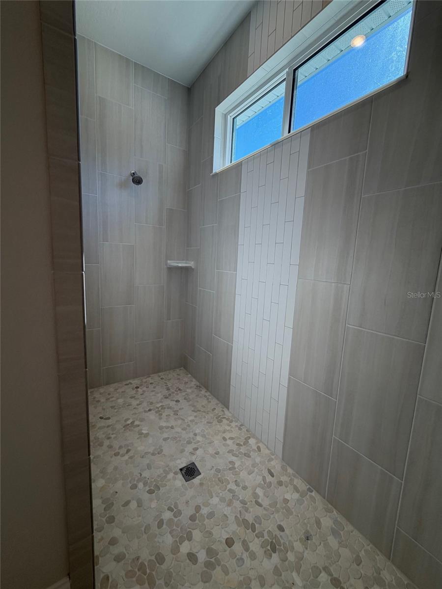 Image 15 of 17 For 245 Hawthorn Avenue