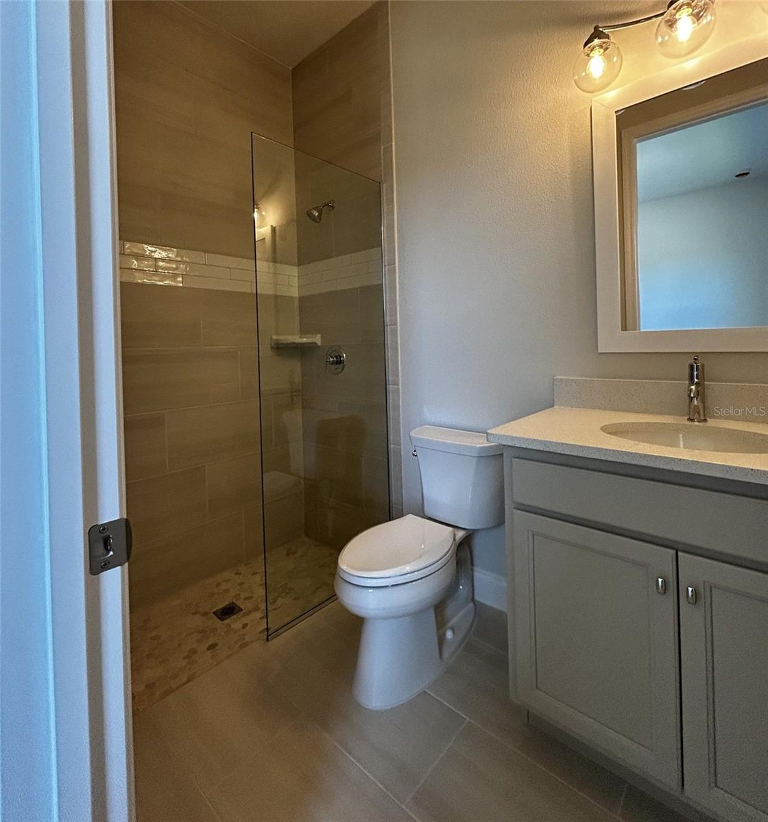 Image 16 of 17 For 245 Hawthorn Avenue