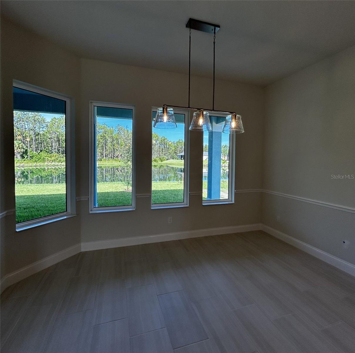 Image 7 of 10 For 245 Hawthorn Avenue