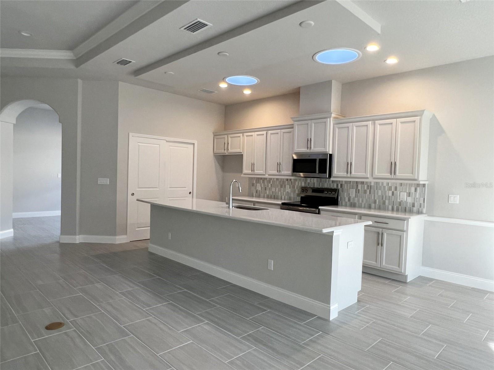 Image 4 of 11 For 219 Hawthorn Avenue