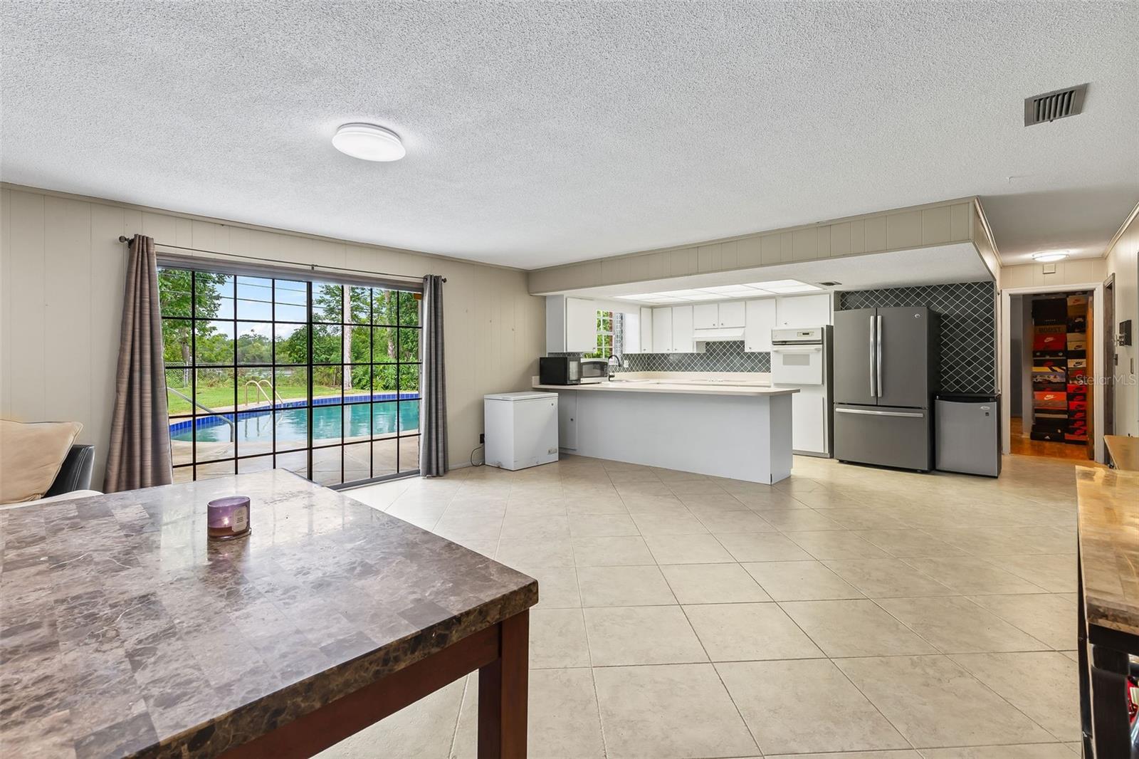 Image 19 of 51 For 950 Pineapple Road