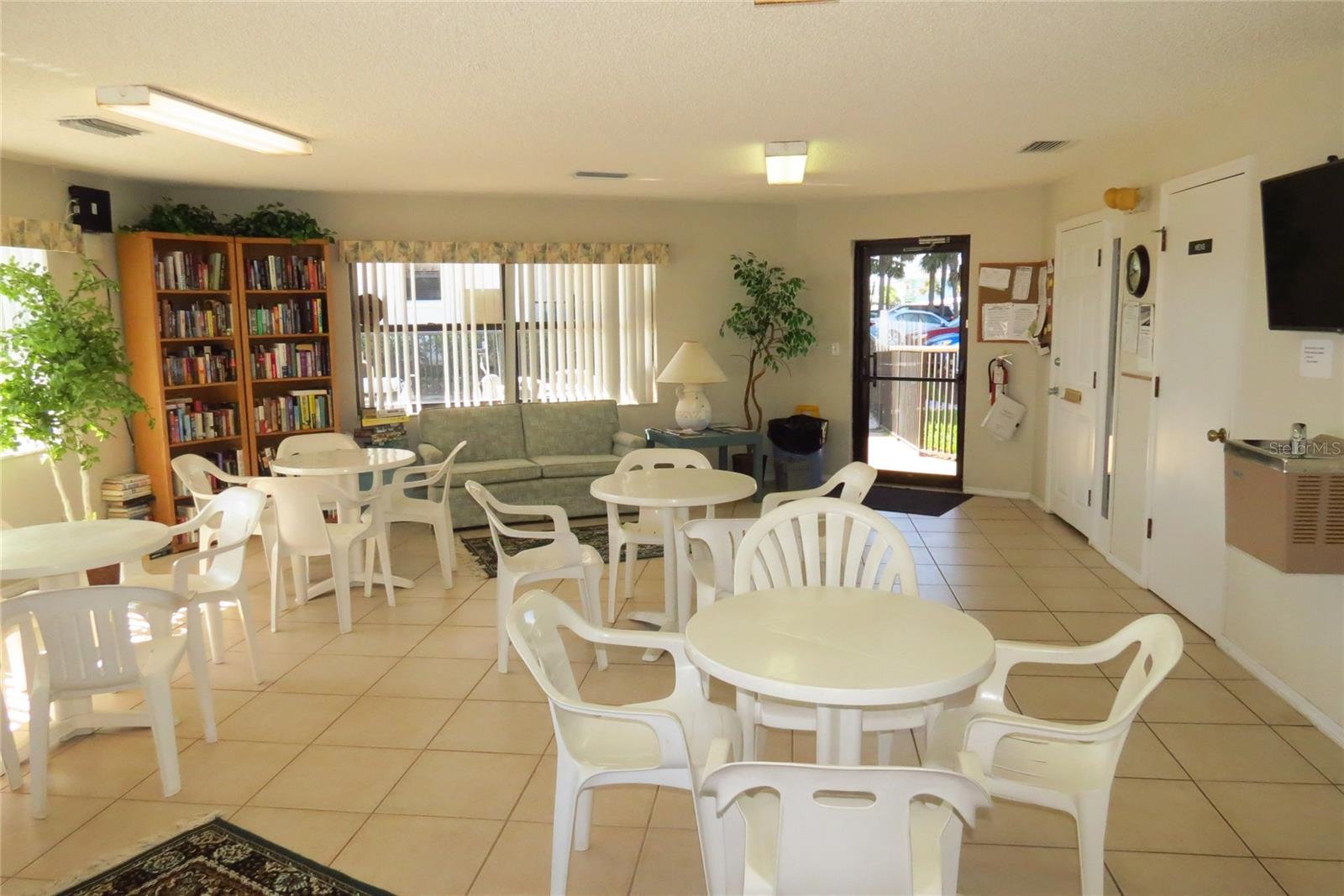 Image 12 of 13 For 3100 Ocean Shore Boulevard 2010
