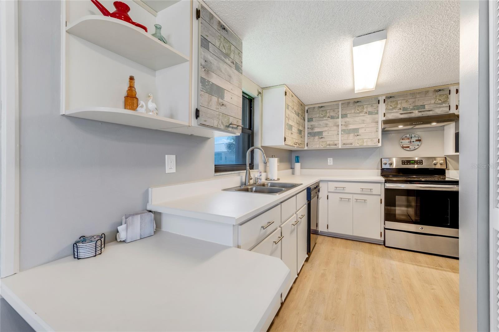Image 4 of 11 For 3100 Ocean Shore Boulevard 2010