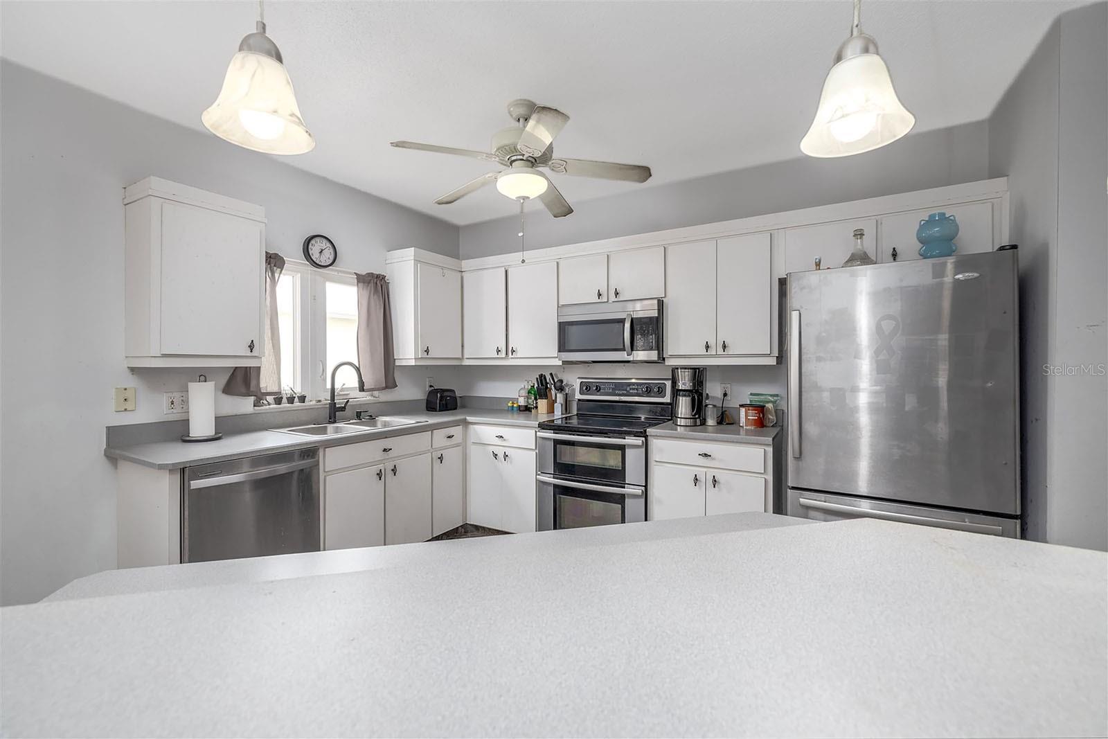 Image 11 of 38 For 209 Falcon Avenue