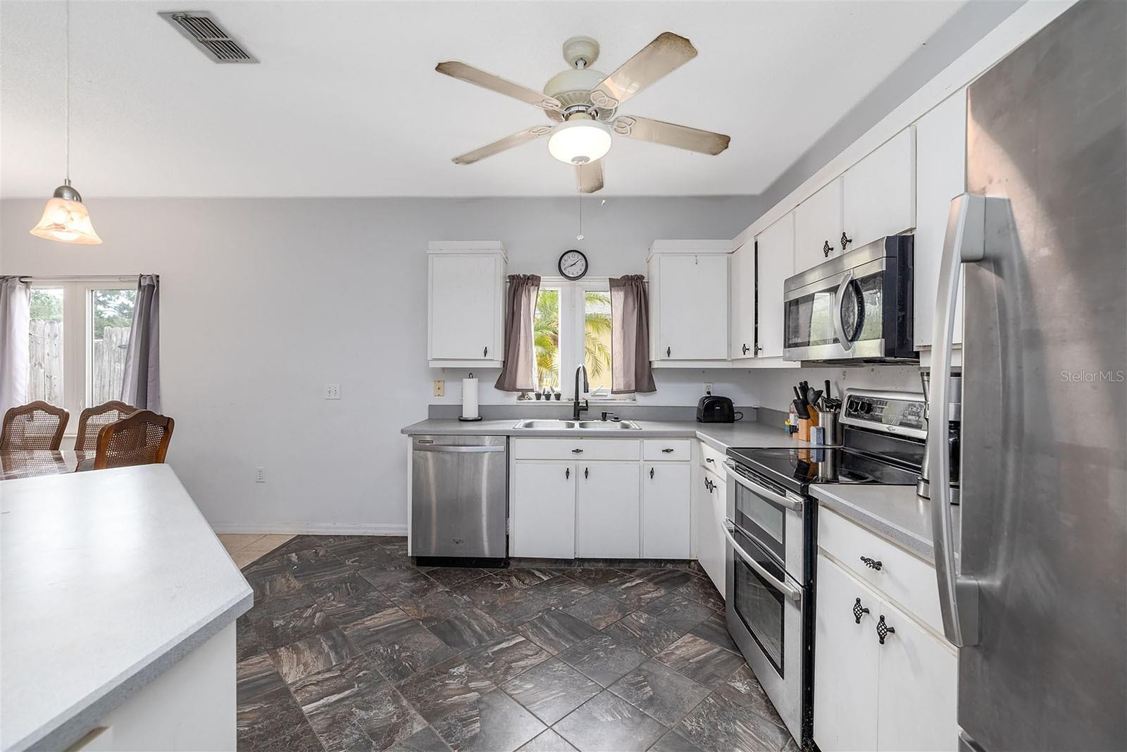 Image 12 of 38 For 209 Falcon Avenue