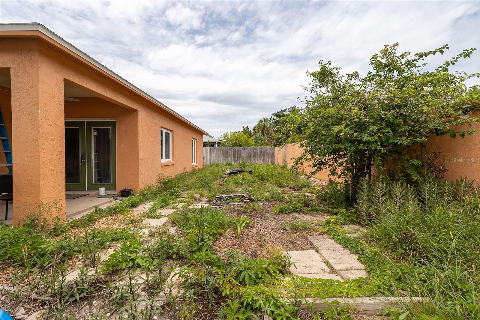 Image 21 of 38 For 209 Falcon Avenue