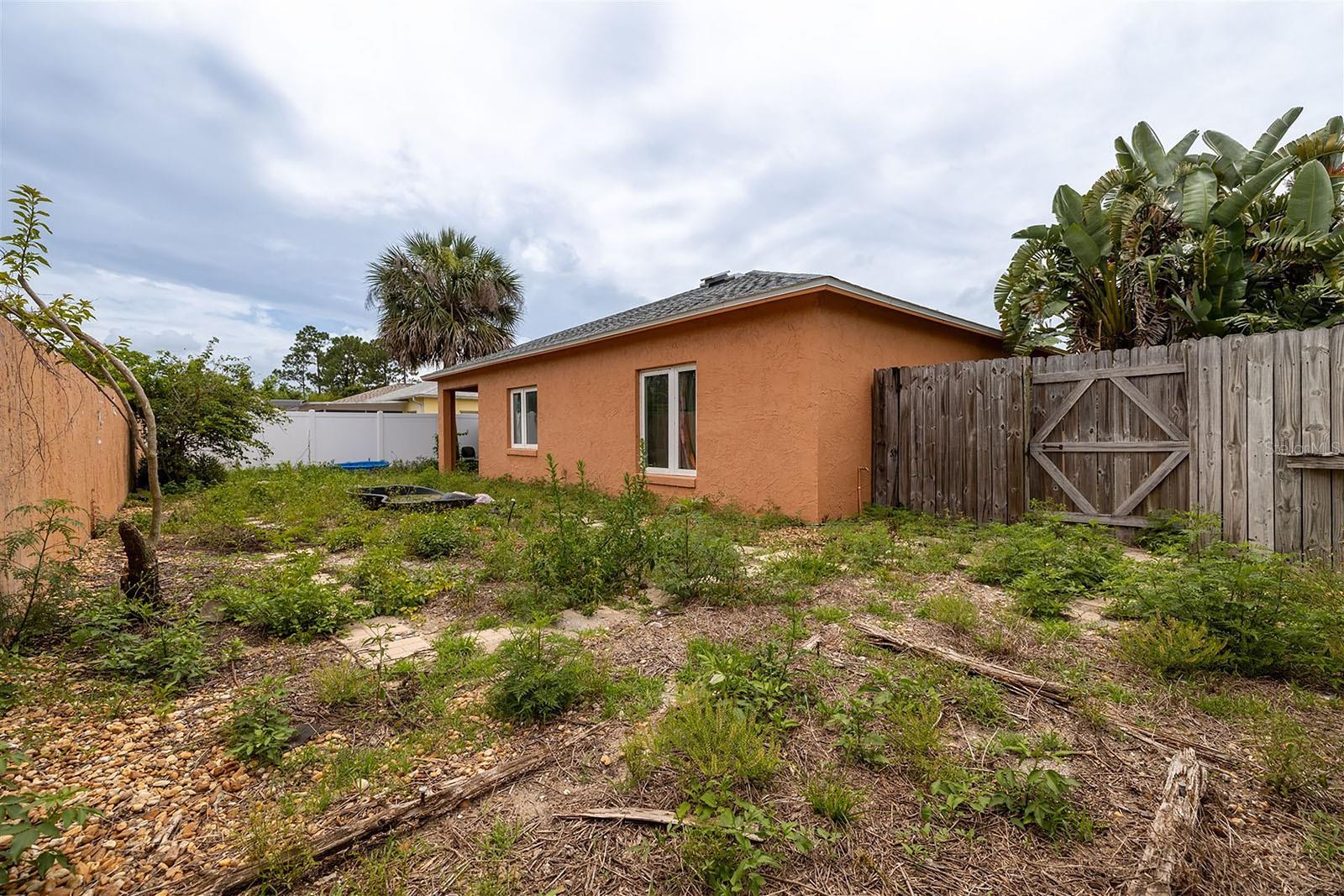 Image 22 of 38 For 209 Falcon Avenue