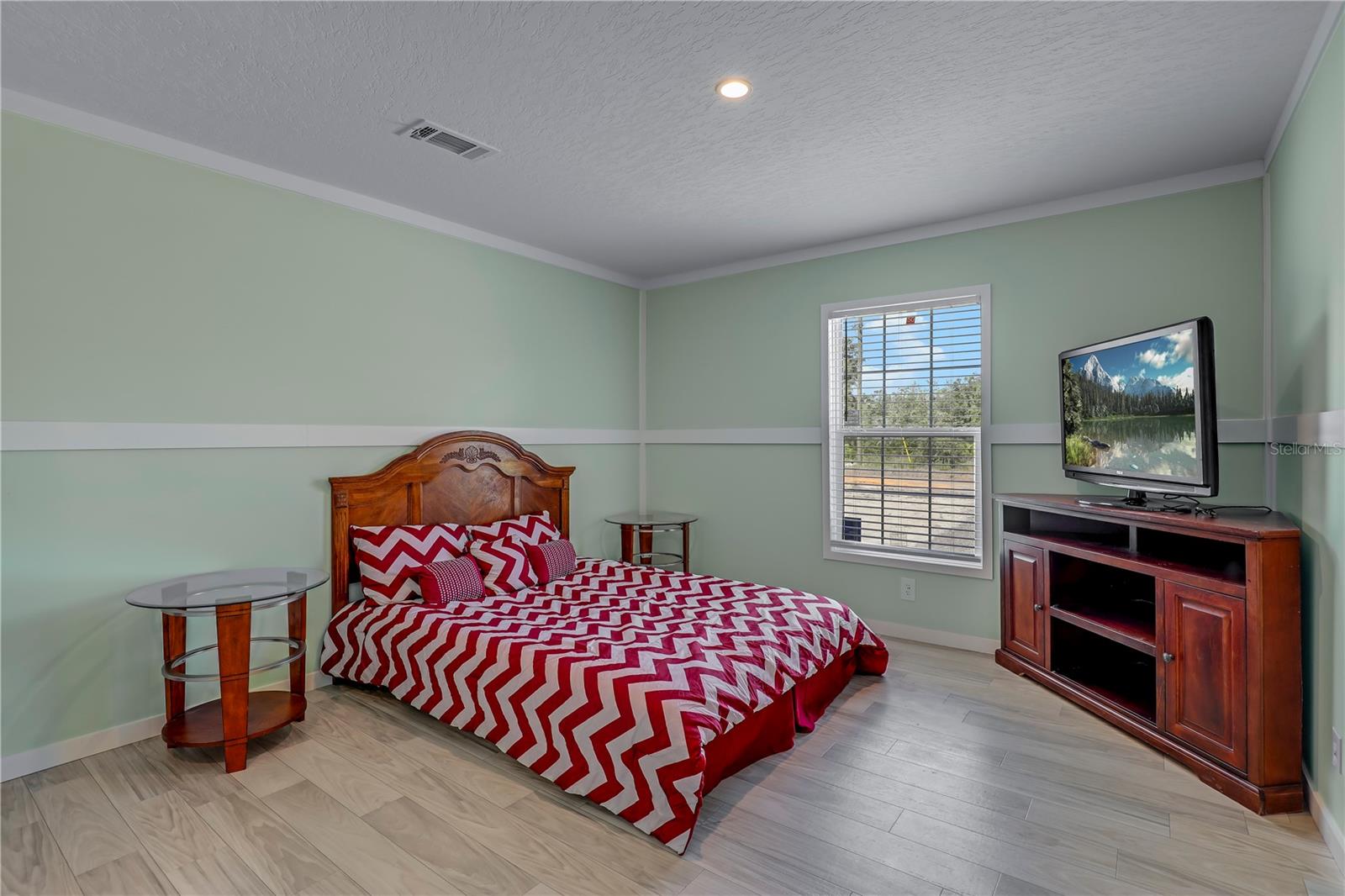 Image 13 of 41 For 606 Ofarrell Avenue