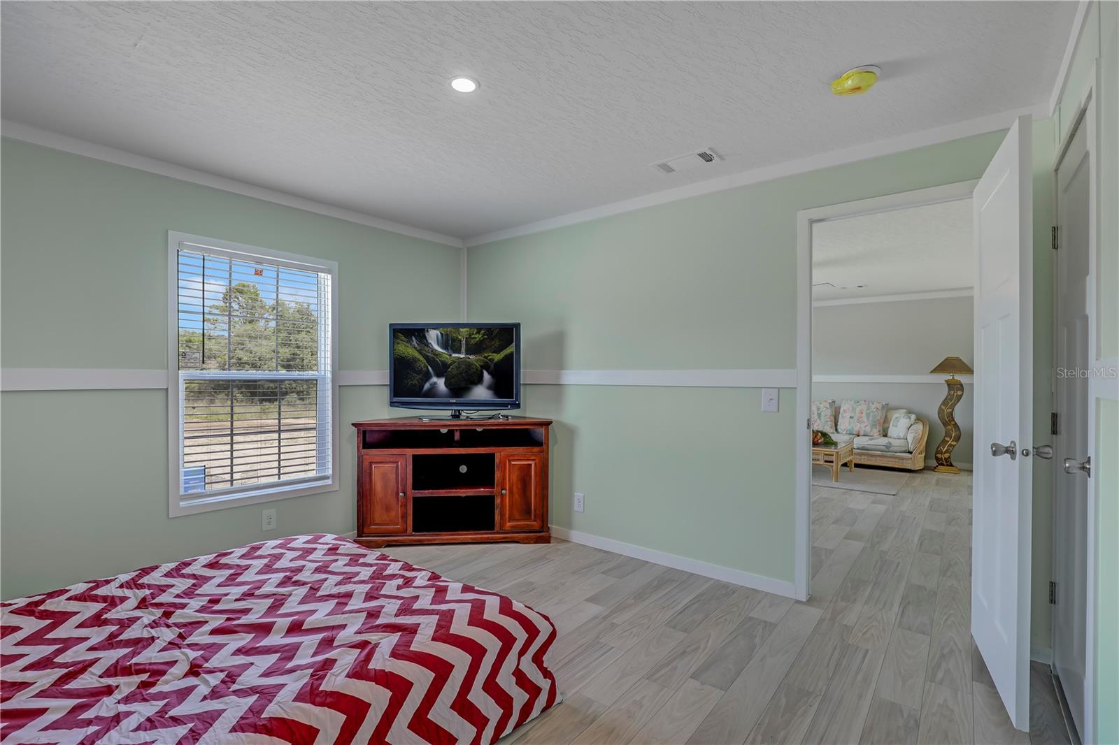 Image 14 of 41 For 606 Ofarrell Avenue
