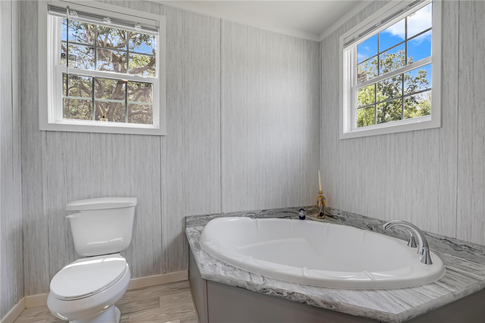 Image 16 of 41 For 606 Ofarrell Avenue