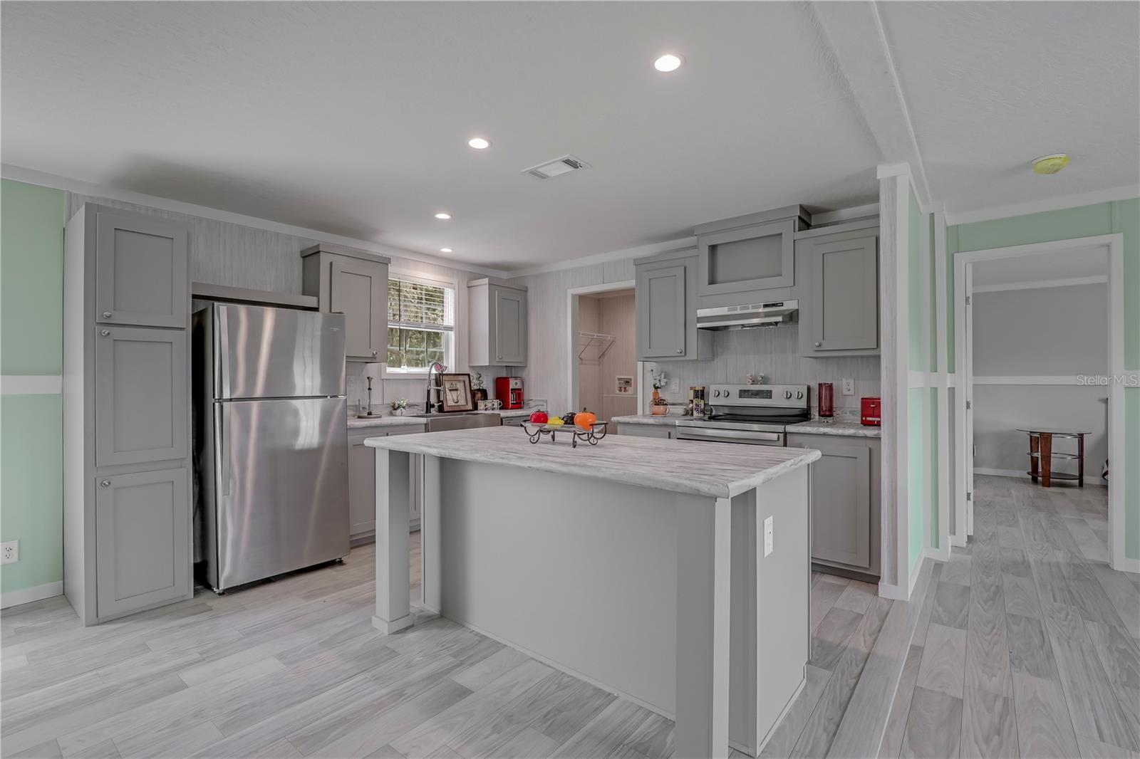 Image 2 of 41 For 606 Ofarrell Avenue