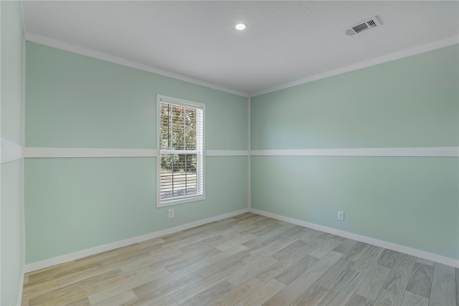 Image 32 of 41 For 606 Ofarrell Avenue