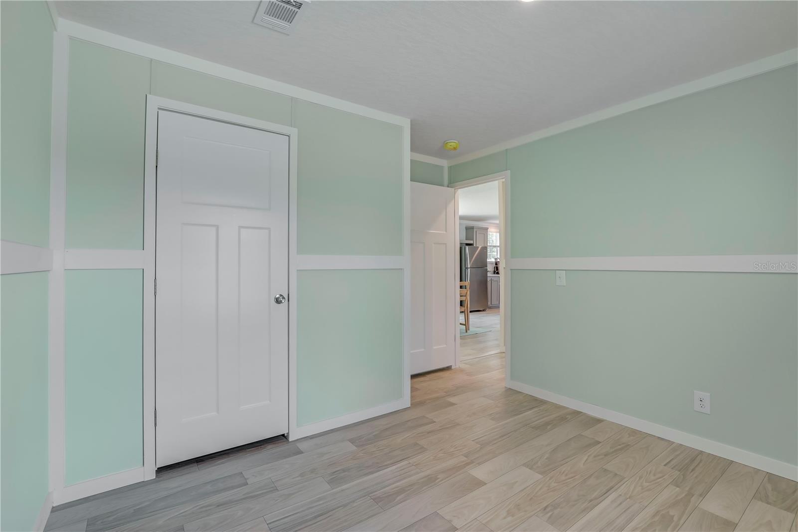 Image 33 of 41 For 606 Ofarrell Avenue