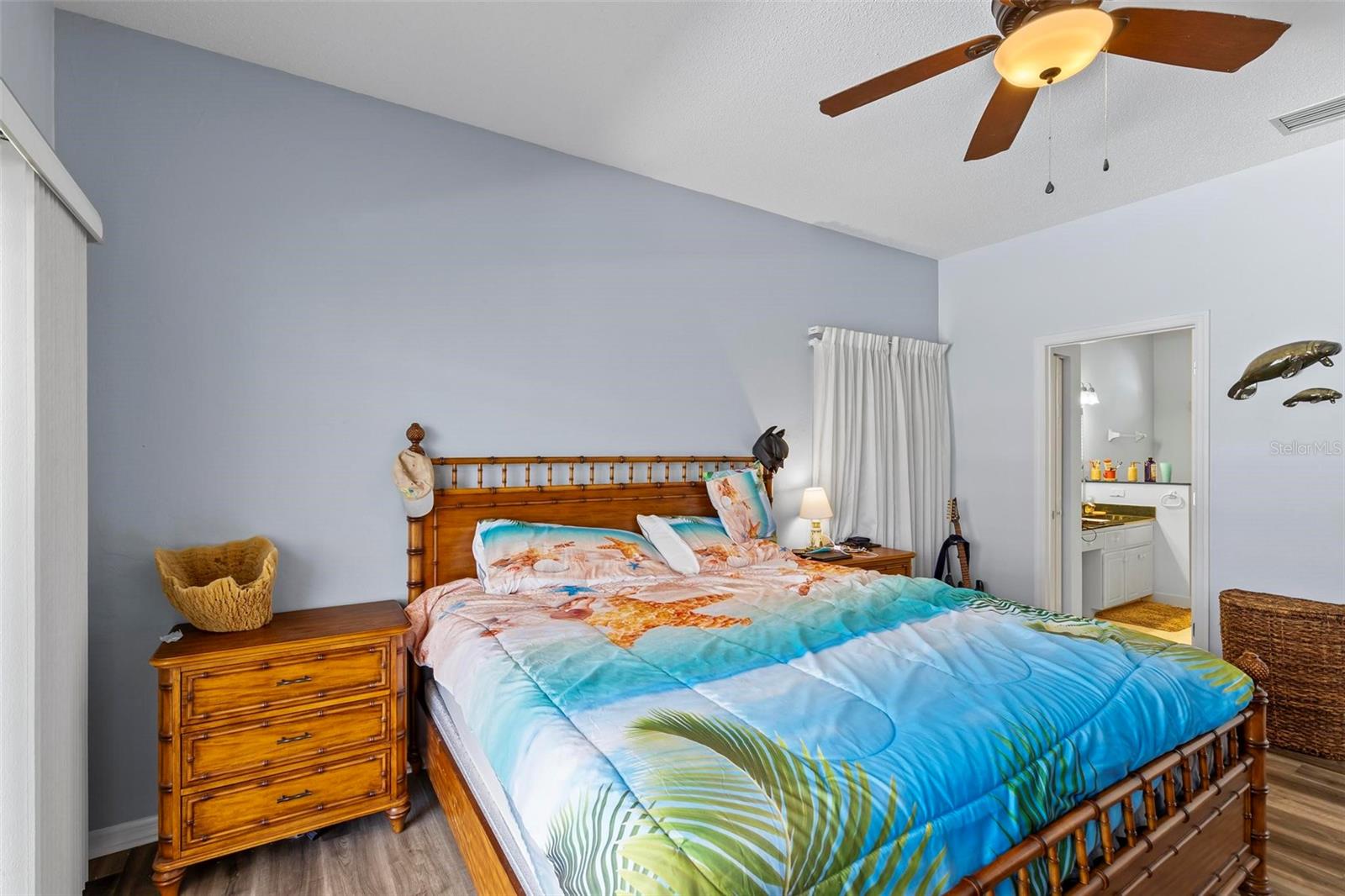 Image 45 of 49 For 28 Montauk Lane