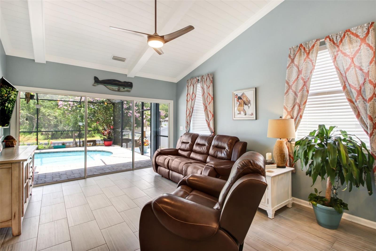 Image 17 of 65 For 14 Comet Court