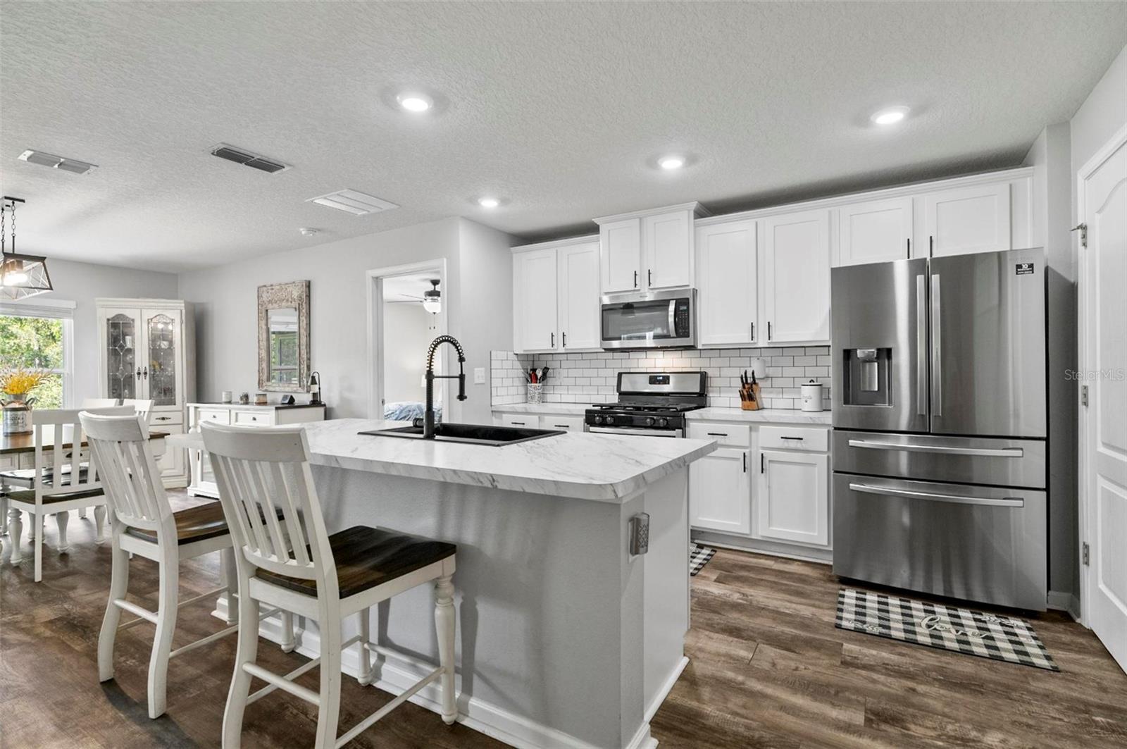 Image 15 of 90 For 7 Grand Par Court