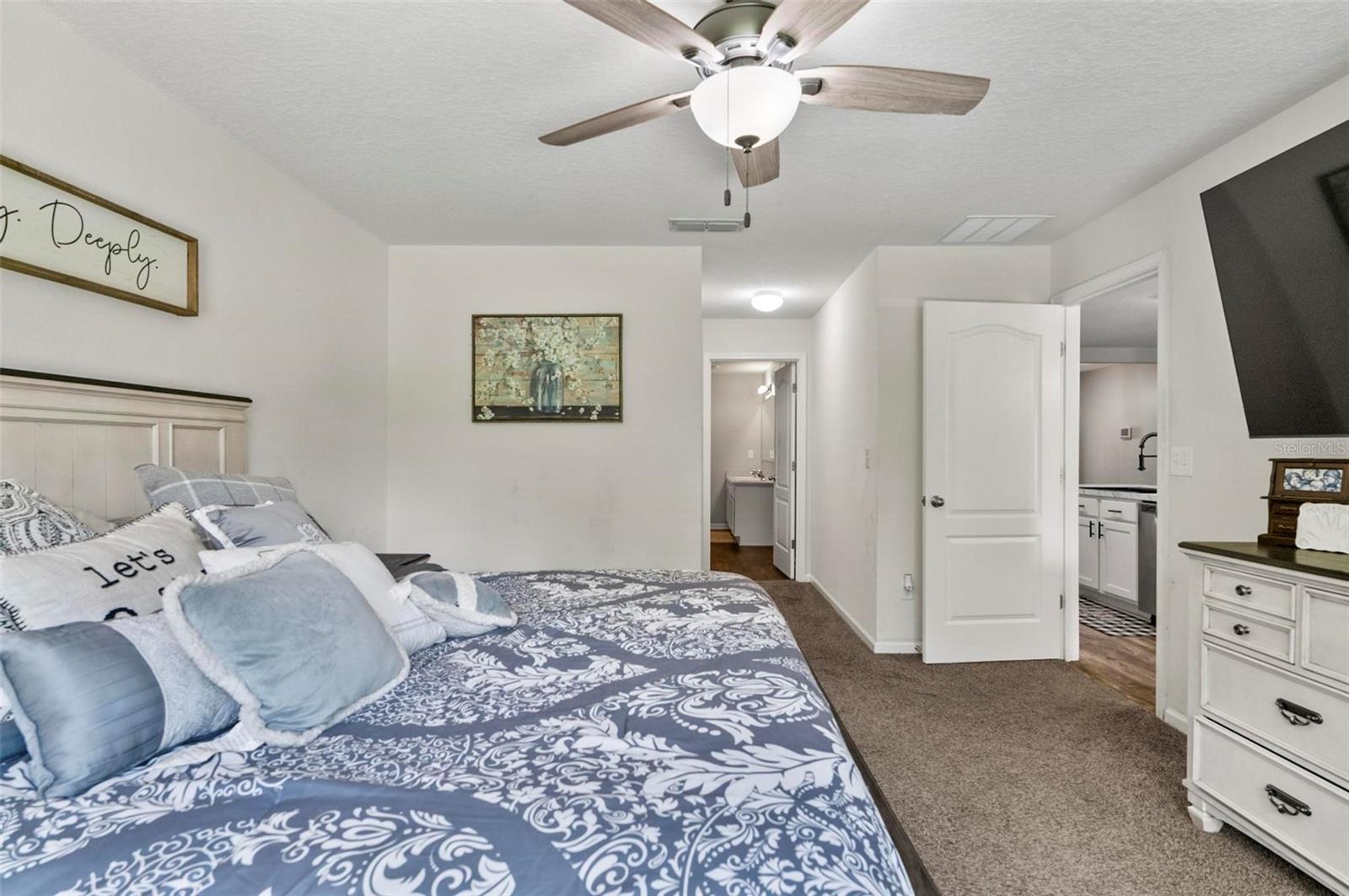Image 33 of 90 For 7 Grand Par Court