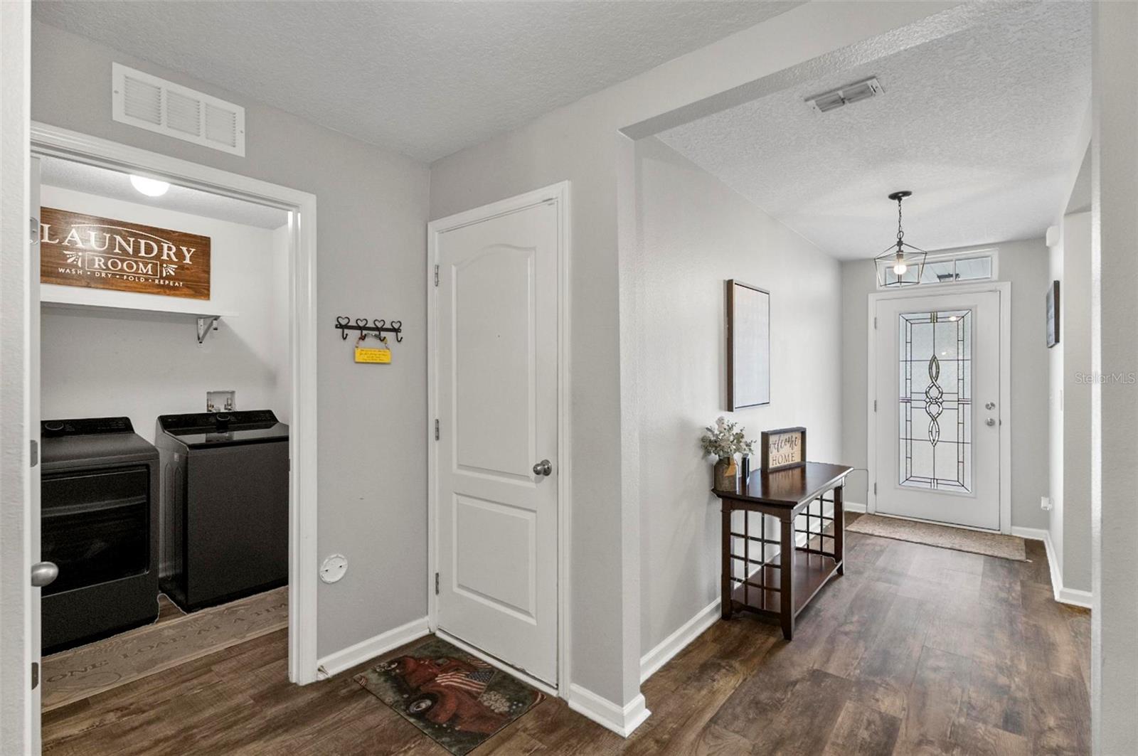 Image 48 of 90 For 7 Grand Par Court
