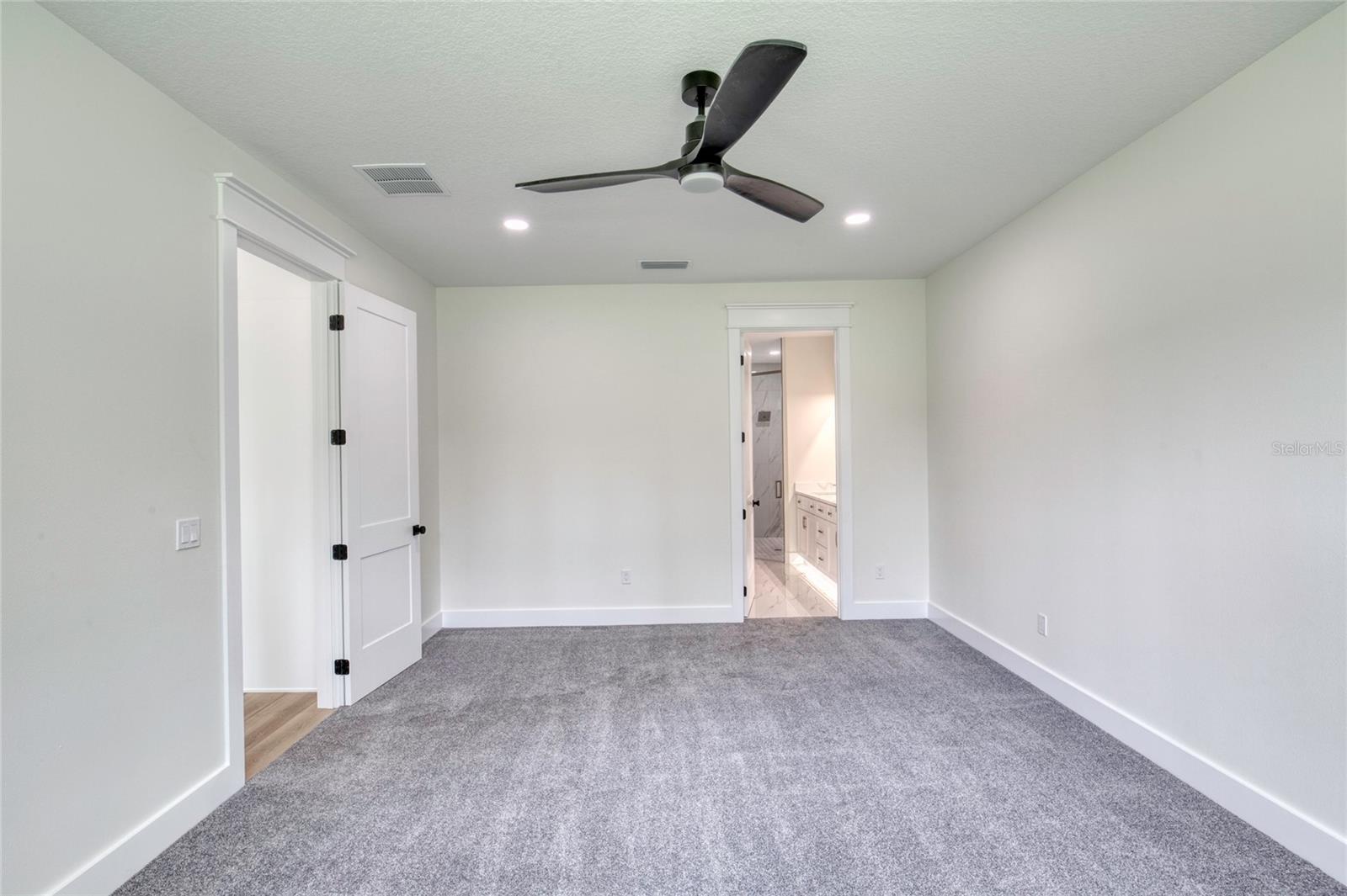 Image 21 of 43 For 4 Deerfield Court