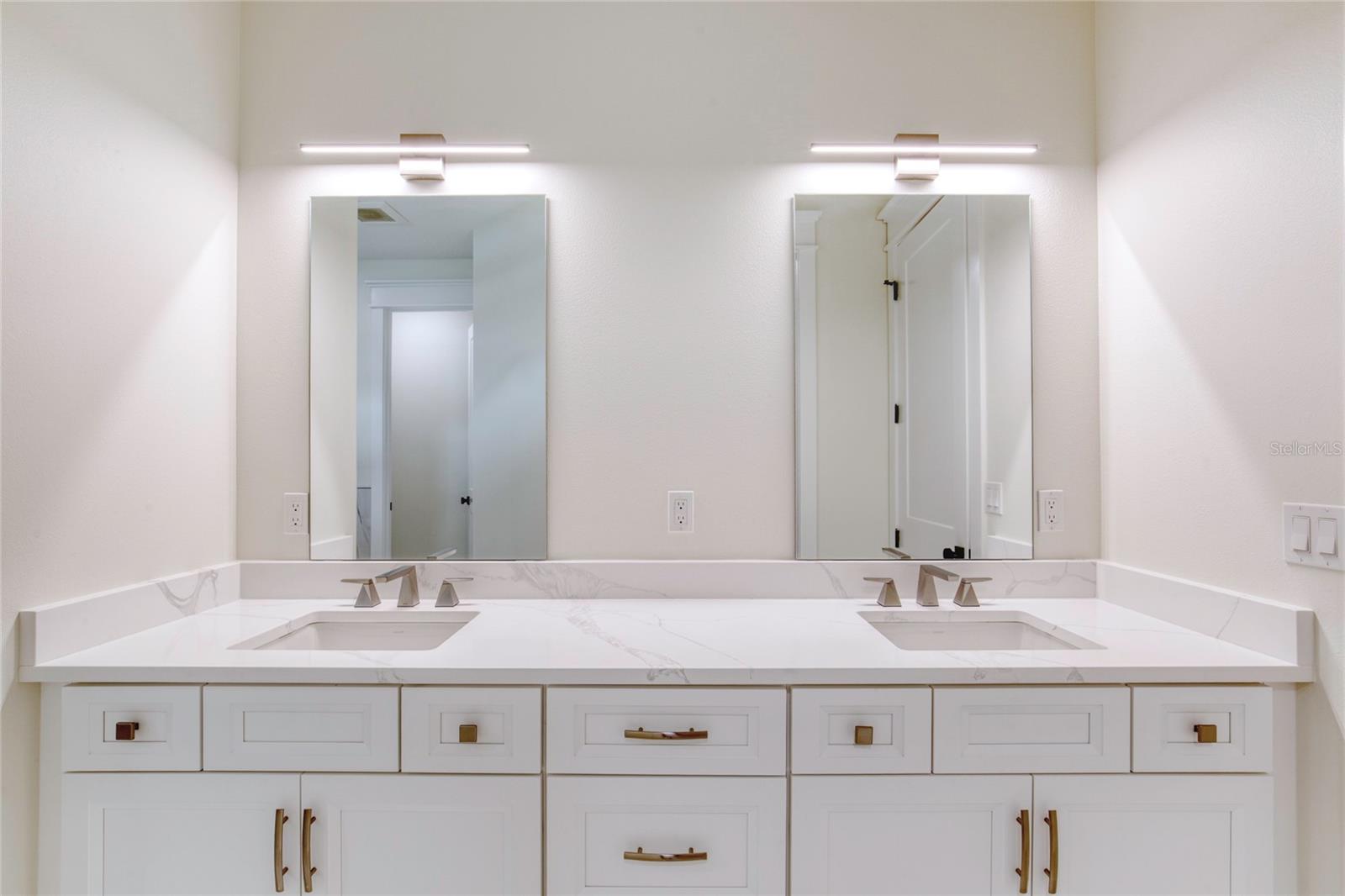 Image 23 of 43 For 4 Deerfield Court