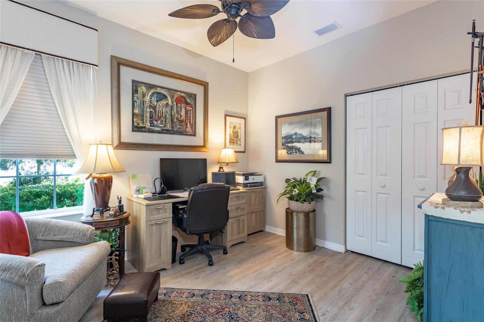 Image 17 of 44 For 25 Raintree Circle