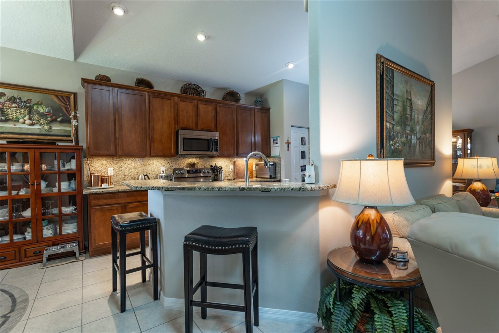 Image 4 of 44 For 25 Raintree Circle