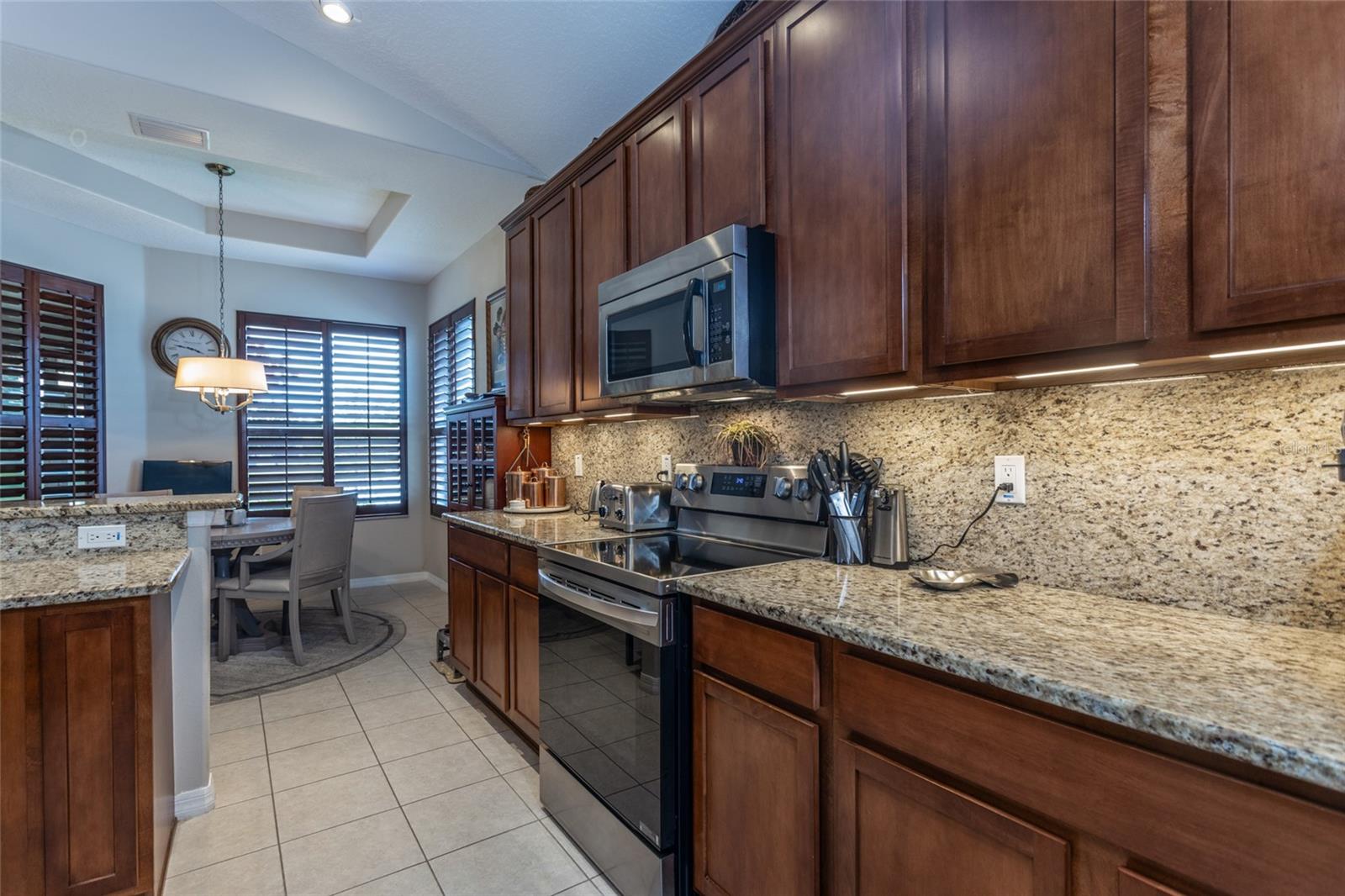 Image 7 of 44 For 25 Raintree Circle