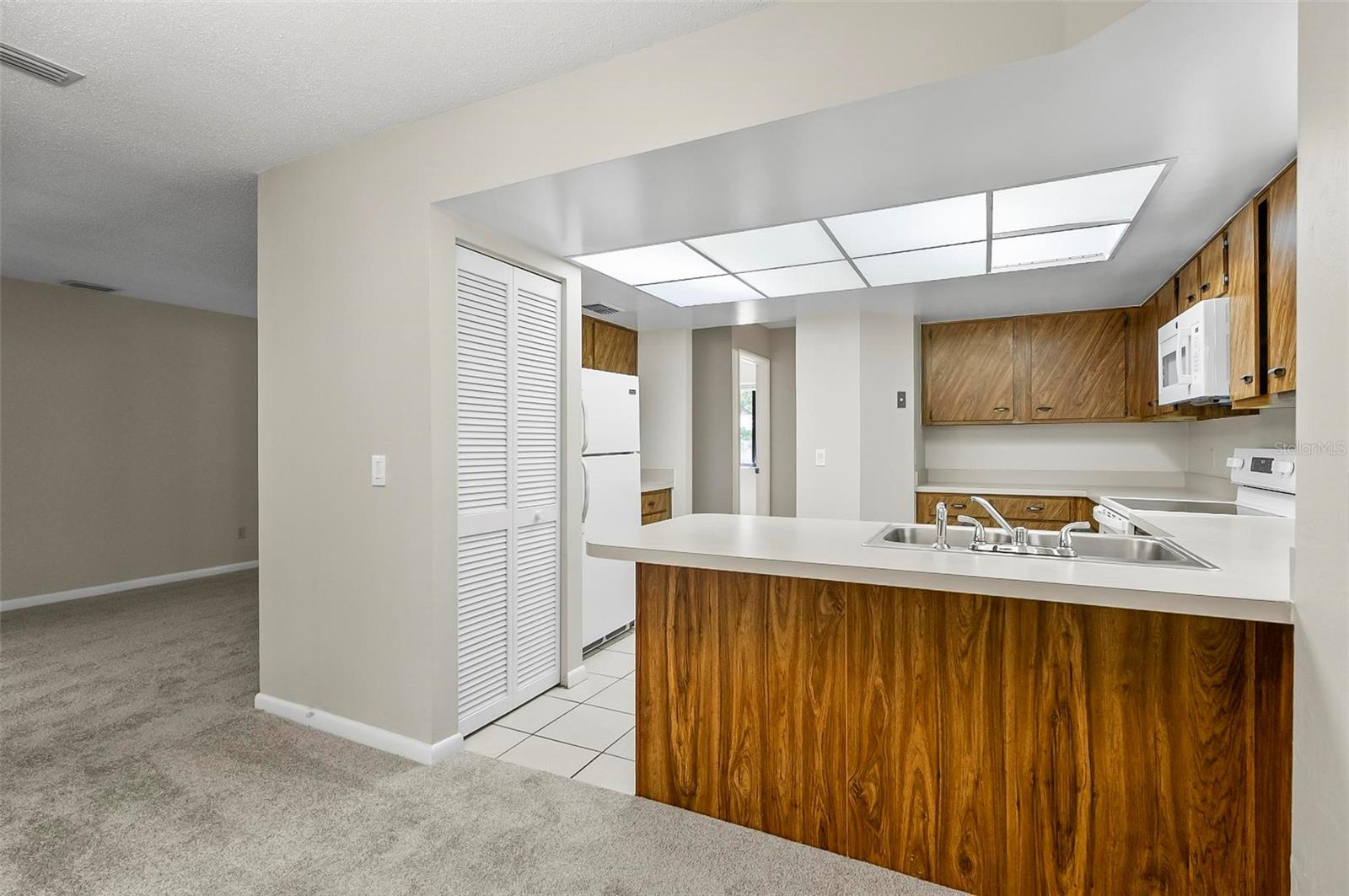 Image 11 of 68 For 14 Oakmont Court 14
