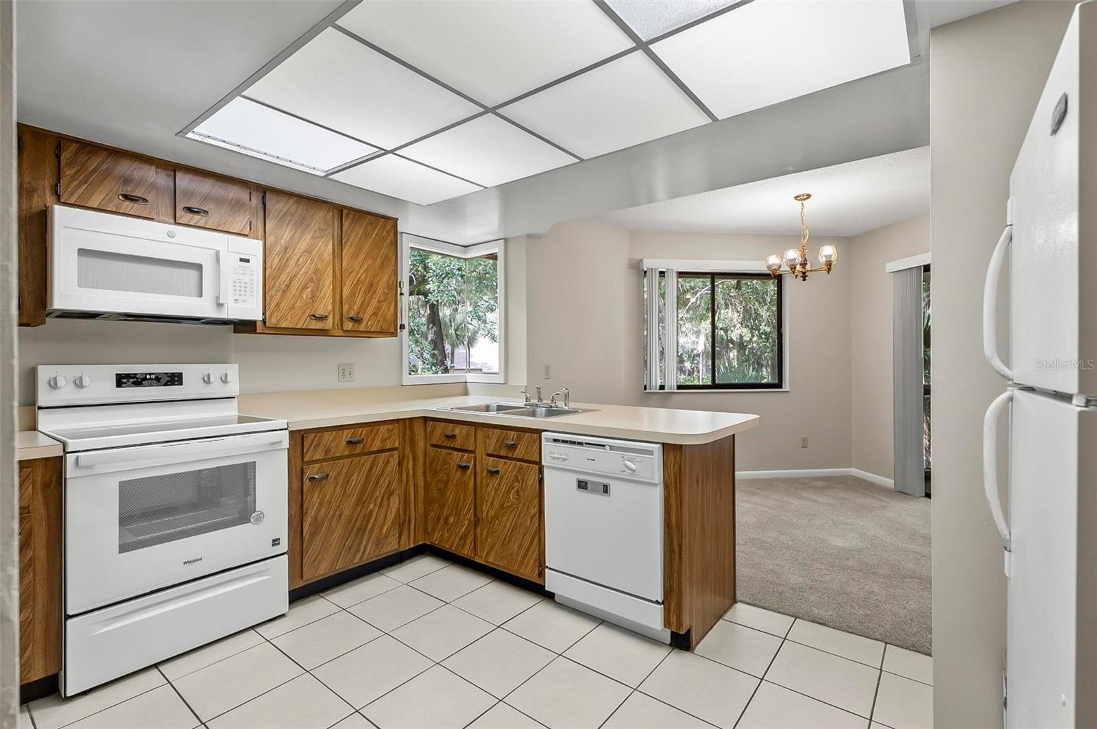 Image 12 of 68 For 14 Oakmont Court 14