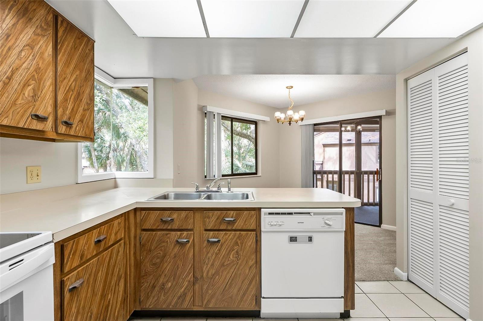 Image 15 of 68 For 14 Oakmont Court 14