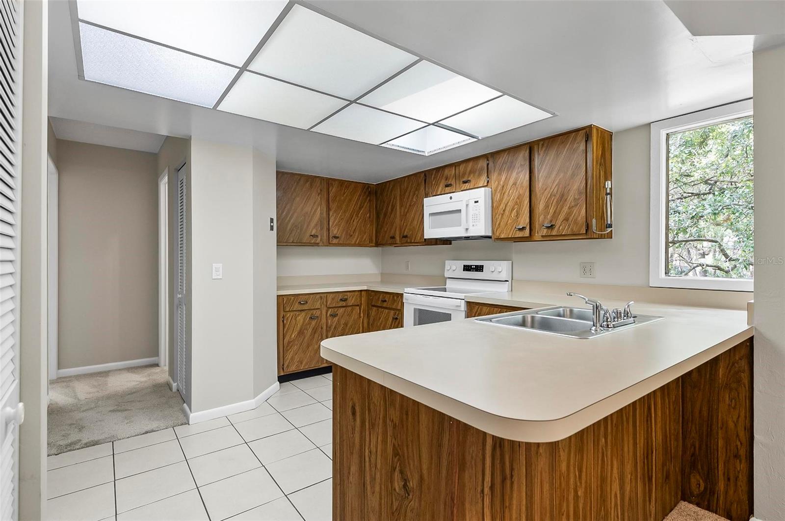 Image 20 of 68 For 14 Oakmont Court 14