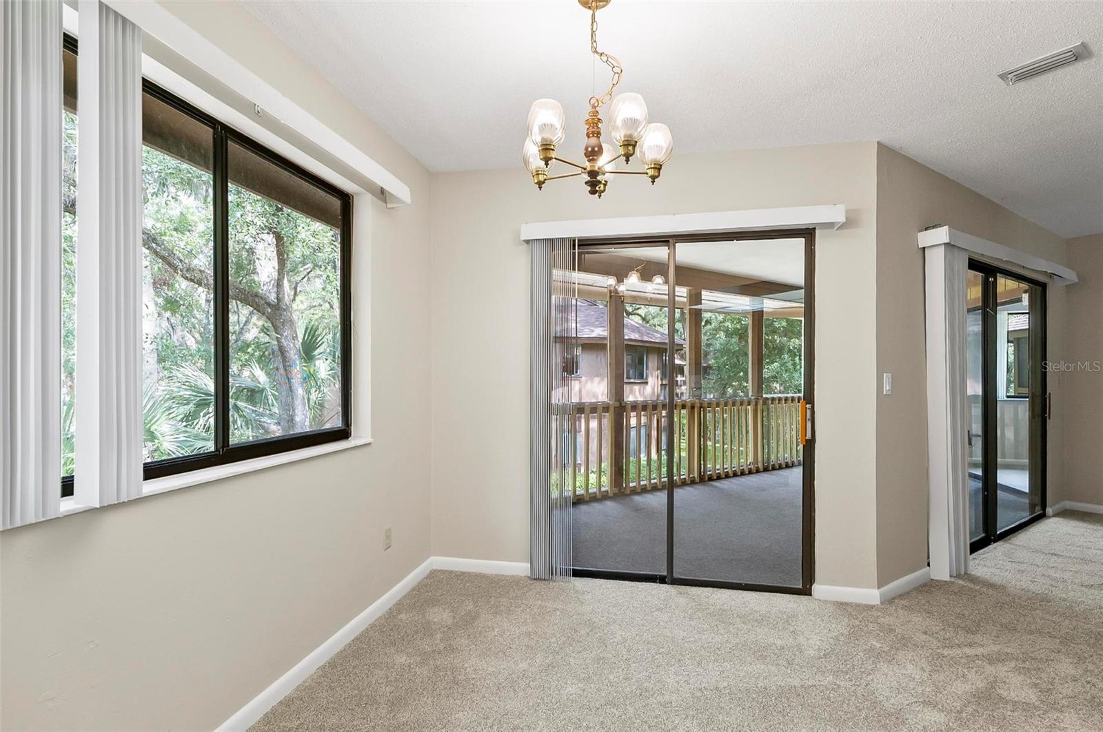 Image 21 of 68 For 14 Oakmont Court 14