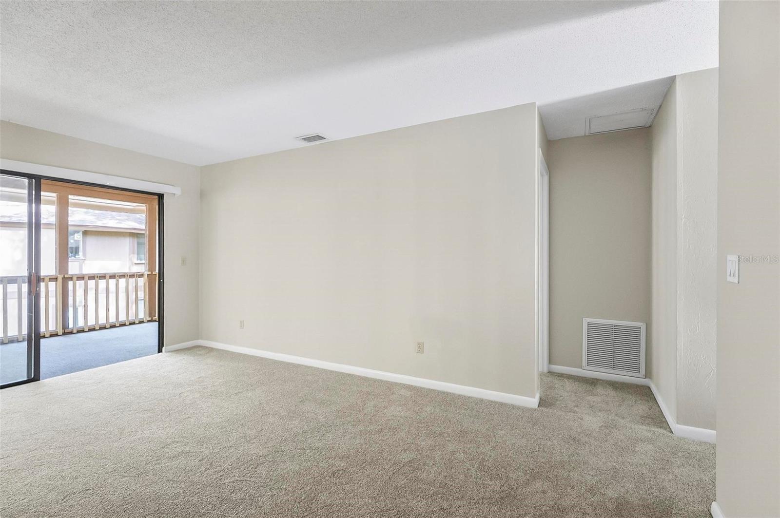 Image 26 of 68 For 14 Oakmont Court 14