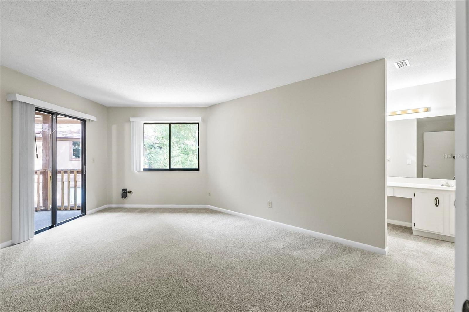 Image 27 of 68 For 14 Oakmont Court 14