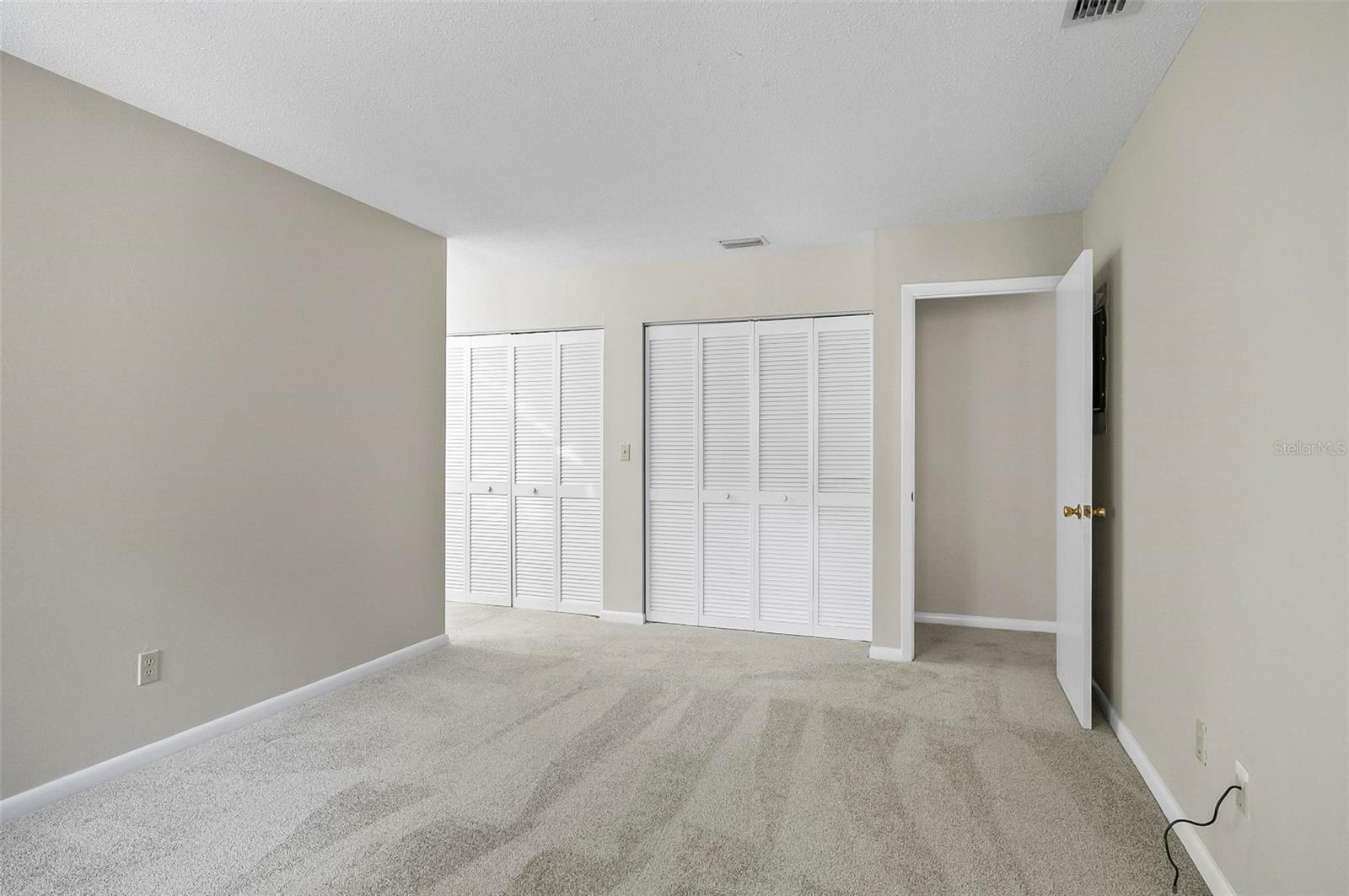 Image 28 of 68 For 14 Oakmont Court 14