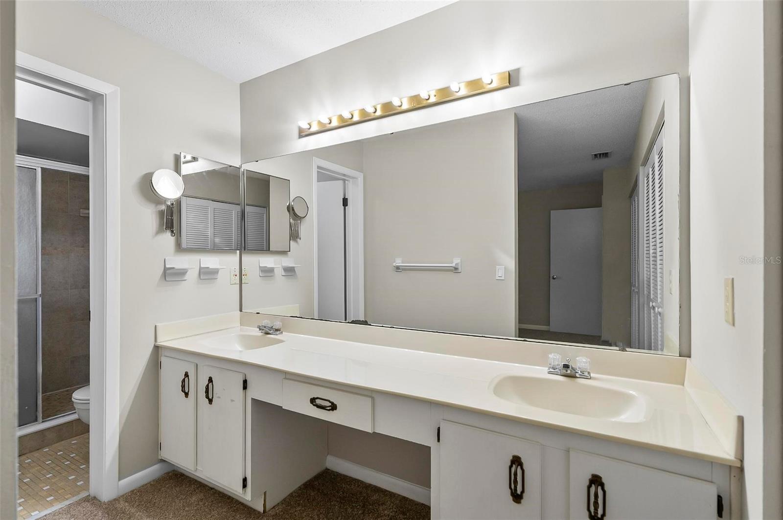 Image 31 of 68 For 14 Oakmont Court 14