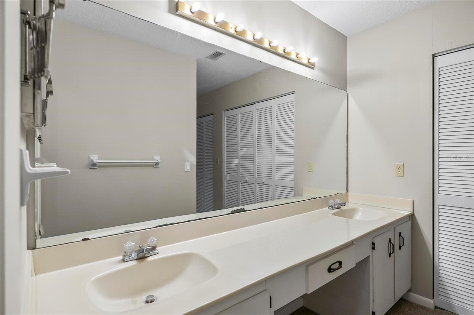 Image 32 of 68 For 14 Oakmont Court 14