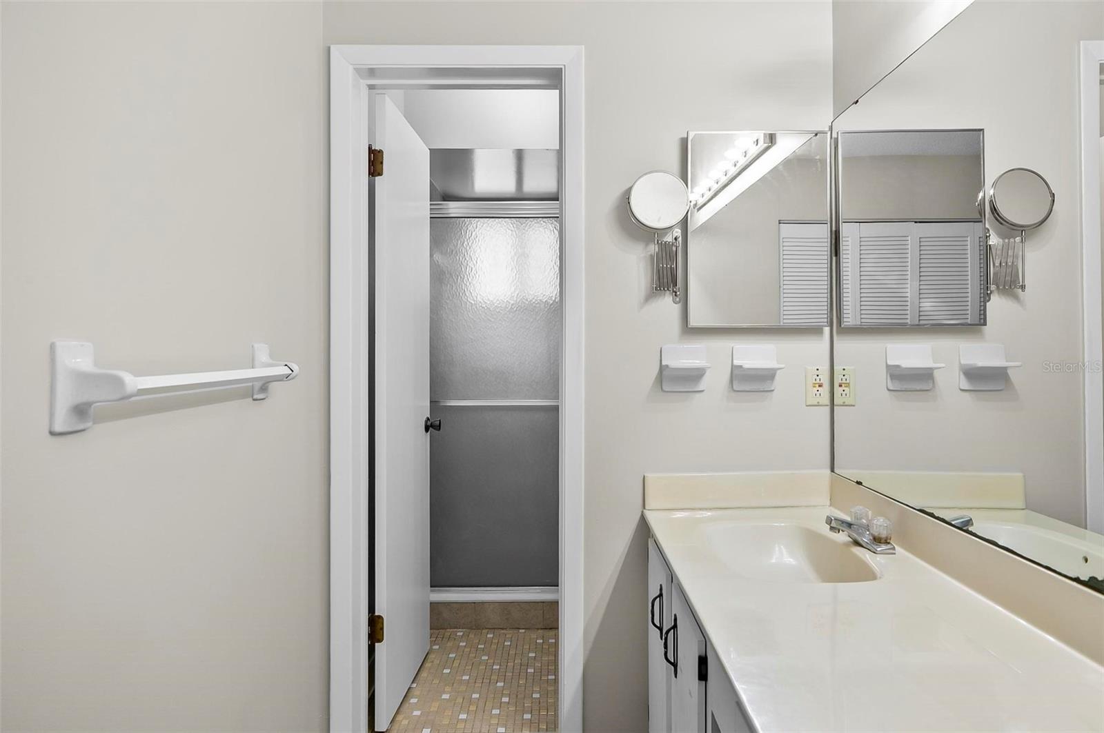 Image 33 of 68 For 14 Oakmont Court 14