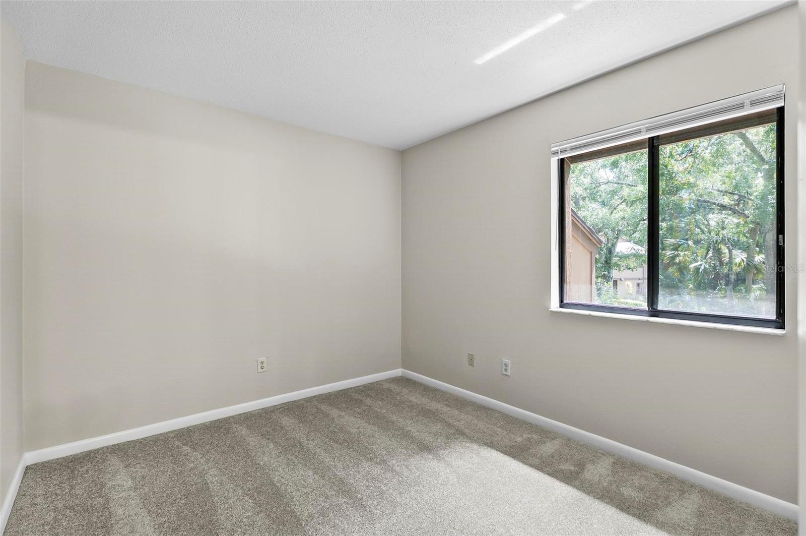 Image 37 of 68 For 14 Oakmont Court 14