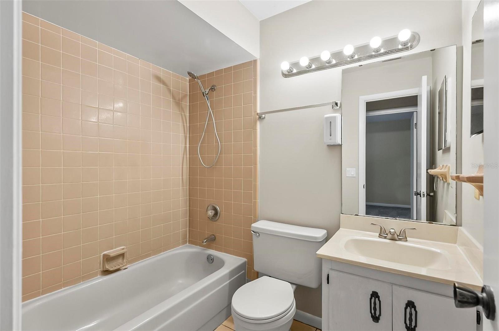 Image 39 of 68 For 14 Oakmont Court 14